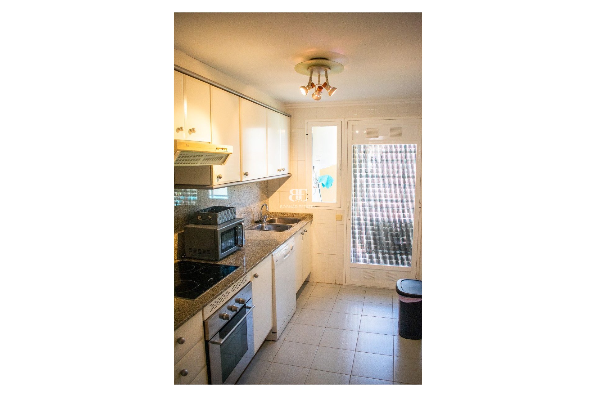 Resale - apartment -
Jávea - El Arenal