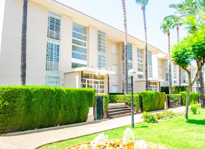 Resale - apartment -
Jávea - El Arenal