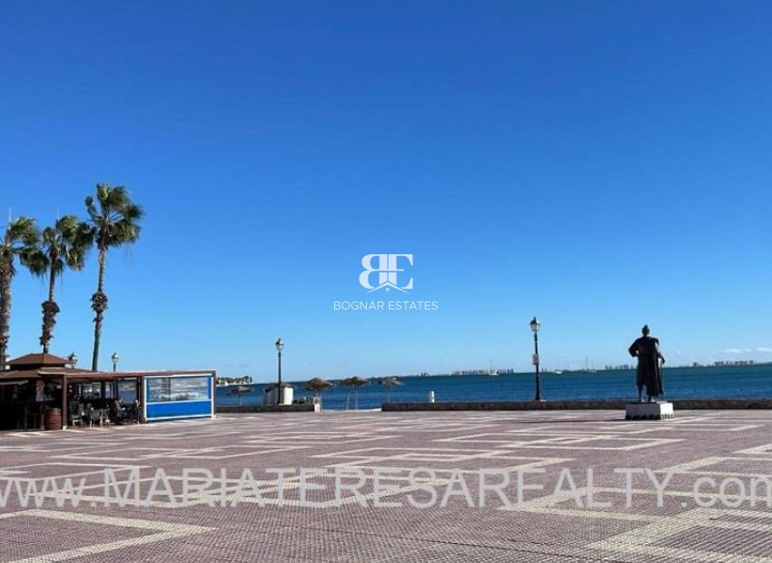 Resale - apartment -
Los Alcazares