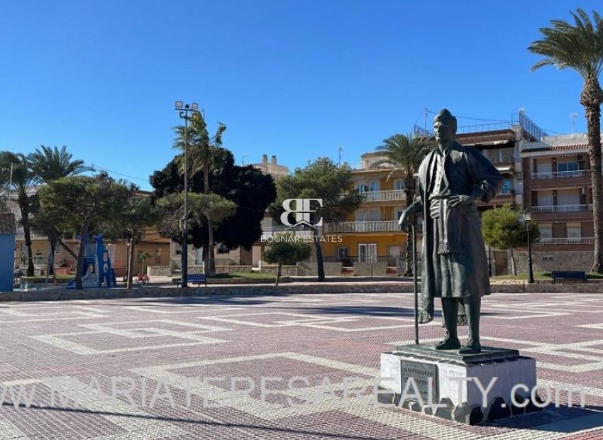 Resale - apartment -
Los Alcazares