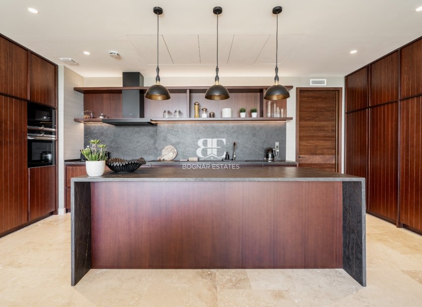 Resale - apartment -
Malaga - Casares