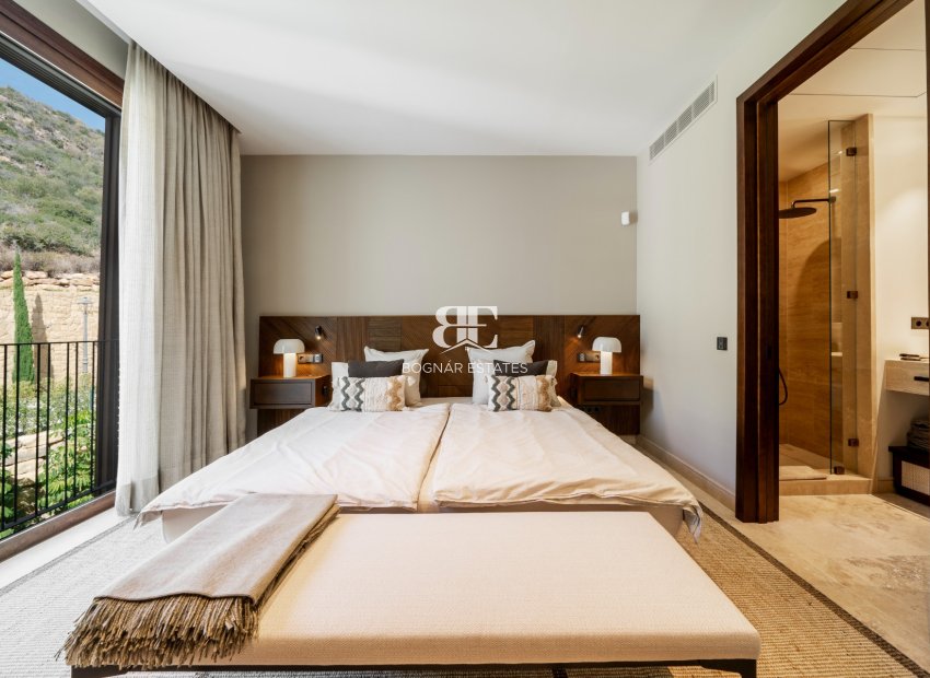 Resale - apartment -
Malaga - Casares