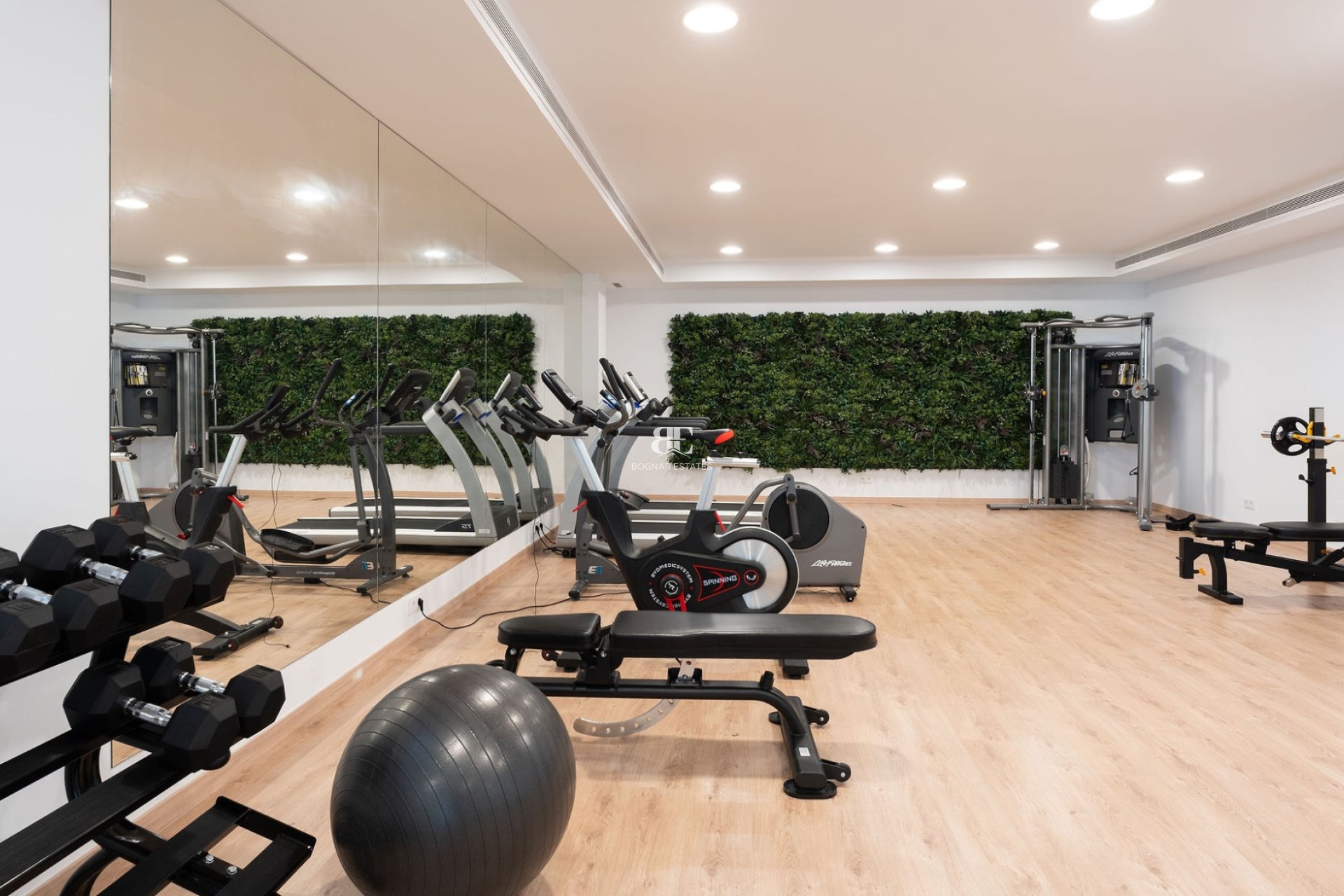 Resale - apartment -
Marbella - Elviria