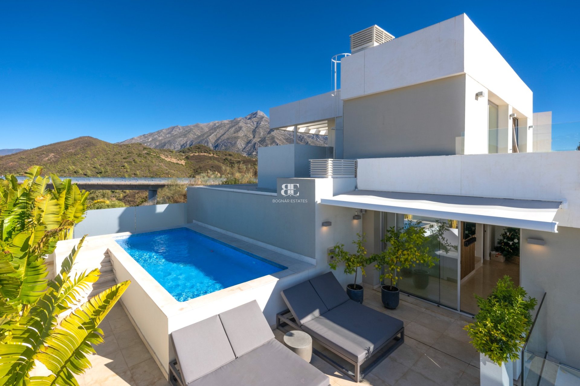 Resale - apartment -
Marbella - Nueva Andalucía