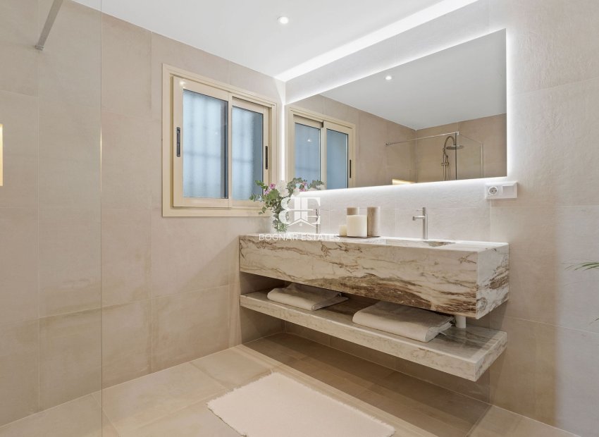 Resale - apartment -
Marbella - Nueva Andalucía