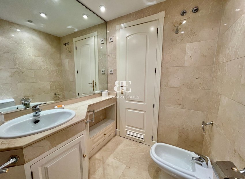 Resale - apartment -
Marbella - Puerto Banús