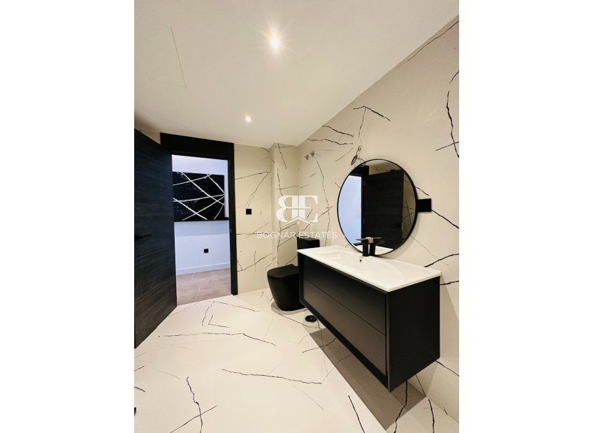 Resale - apartment -
Marbella - Puerto Banús