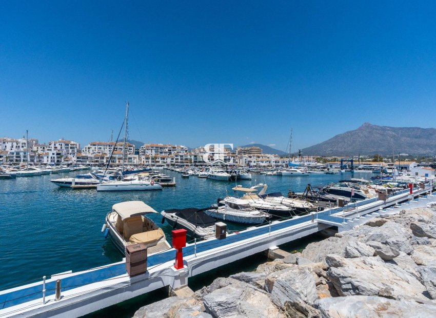 Resale - apartment -
Marbella - Puerto Banús