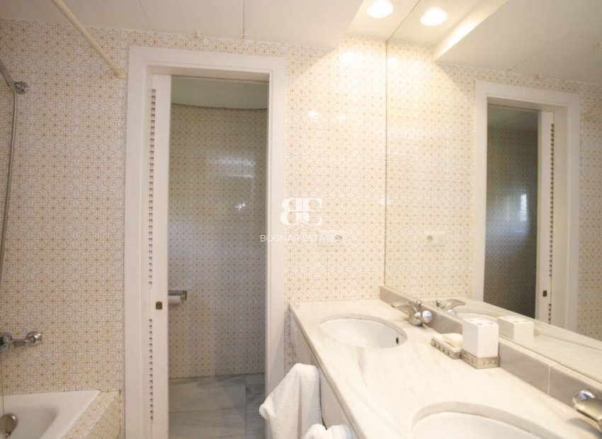 Resale - apartment -
Marbella - Puerto Banús