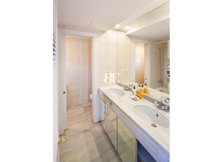 Resale - apartment -
Marbella - Puerto Banús