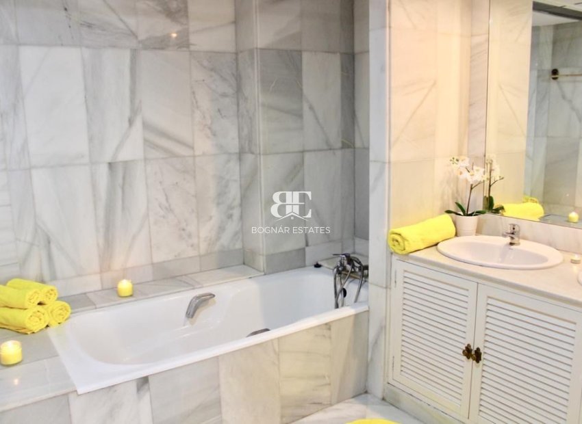 Resale - apartment -
Marbella - Puerto Banús