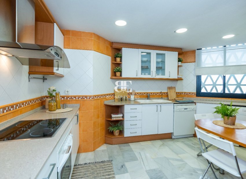 Resale - apartment -
Marbella - Puerto Banús