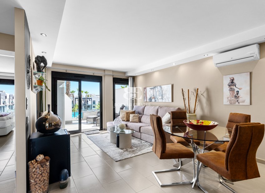 Resale - apartment -
Orihuela Costa - La Zenia