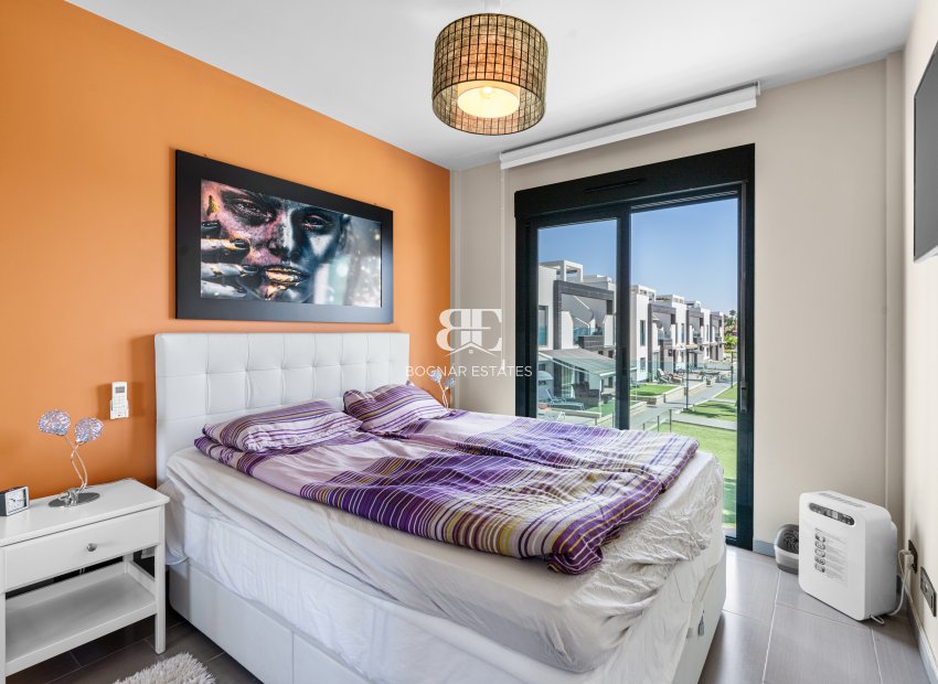 Resale - apartment -
Orihuela Costa - La Zenia