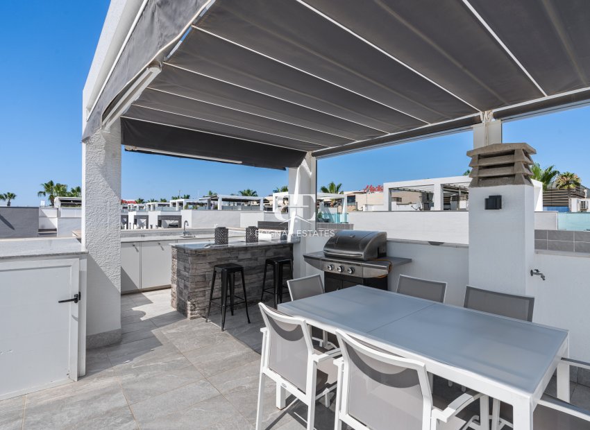 Resale - apartment -
Orihuela Costa - La Zenia