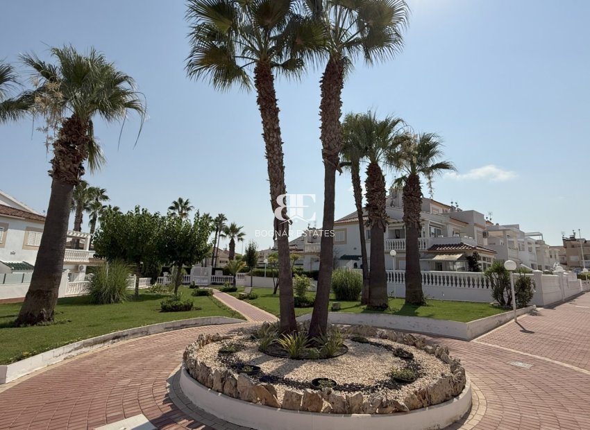 Resale - apartment -
Orihuela Costa - La Zenia