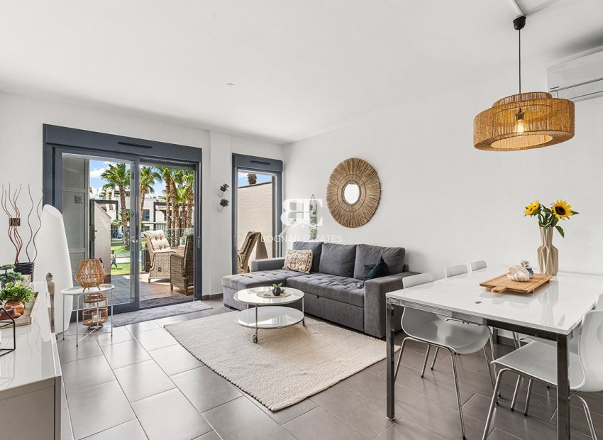 Resale - apartment -
Orihuela Costa - La Zenia