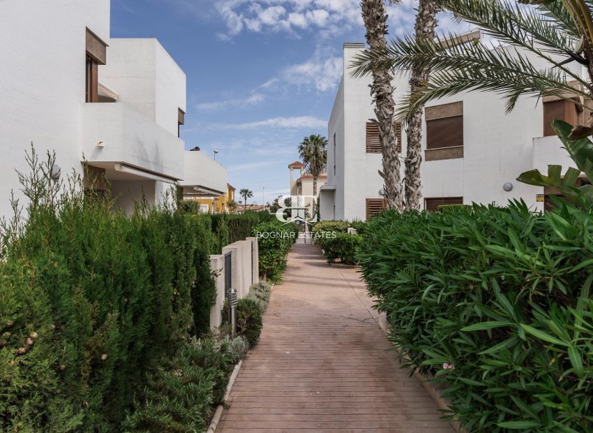 Resale - apartment -
Orihuela Costa - La Zenia