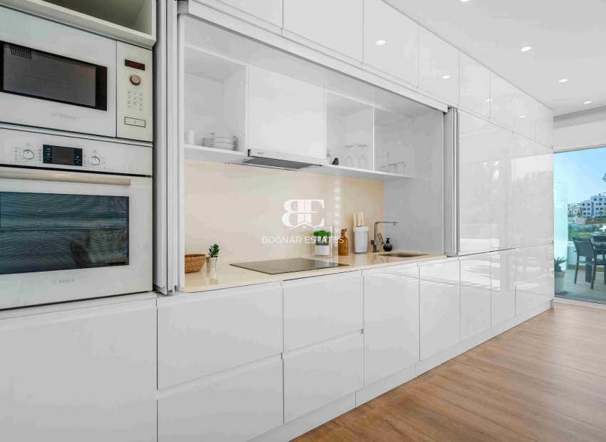 Resale - apartment -
Orihuela Costa - Las Colinas golf