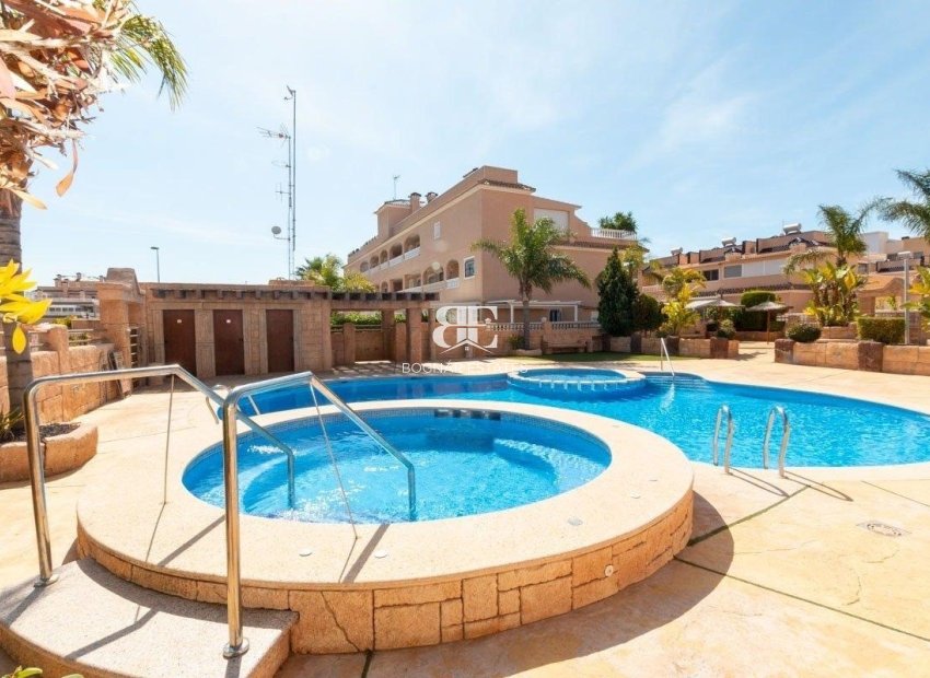 Resale - apartment -
Orihuela Costa - Los Dolses