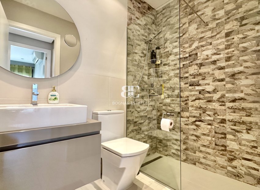 Resale - apartment -
Orihuela Costa - Villamartín