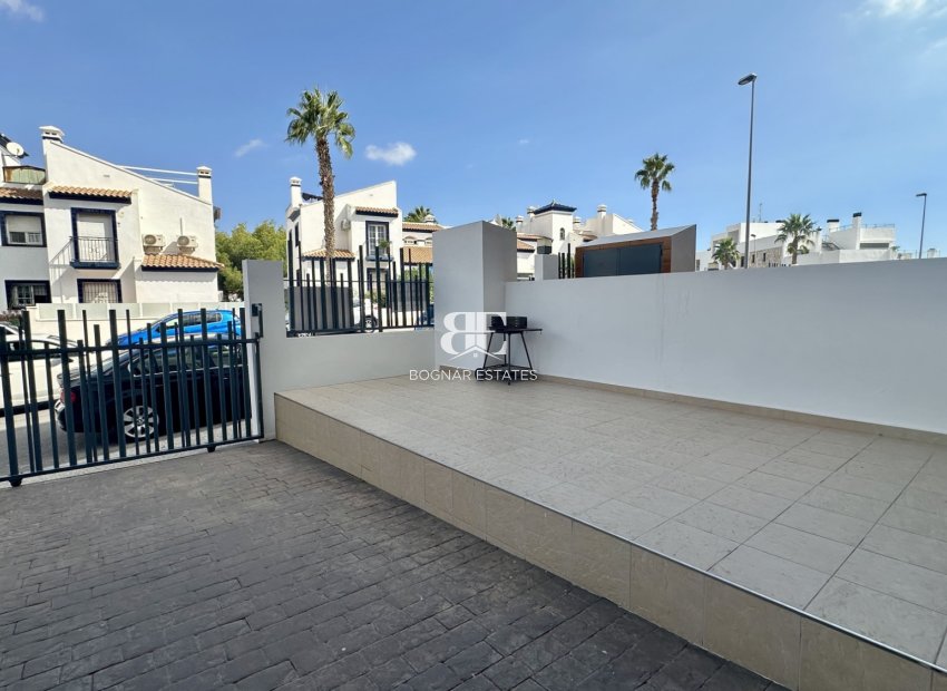 Resale - apartment -
Orihuela Costa - Villamartín