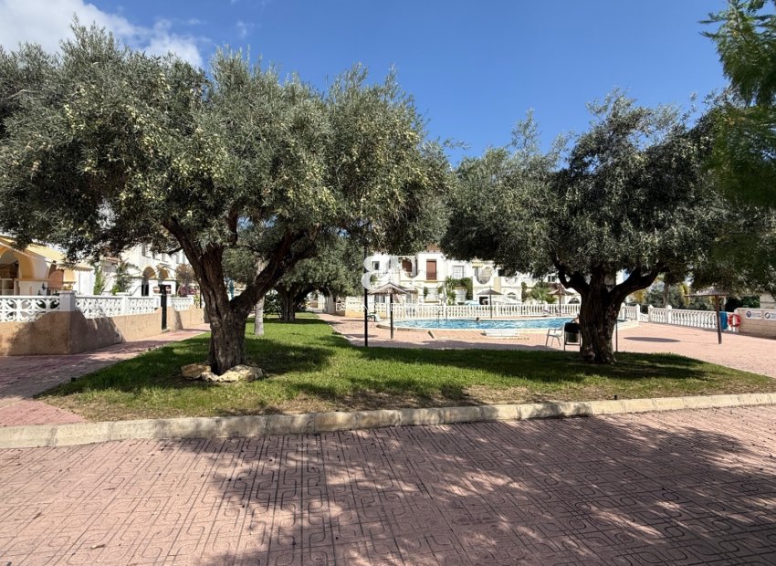 Resale - apartment -
Orihuela Costa - Villamartín