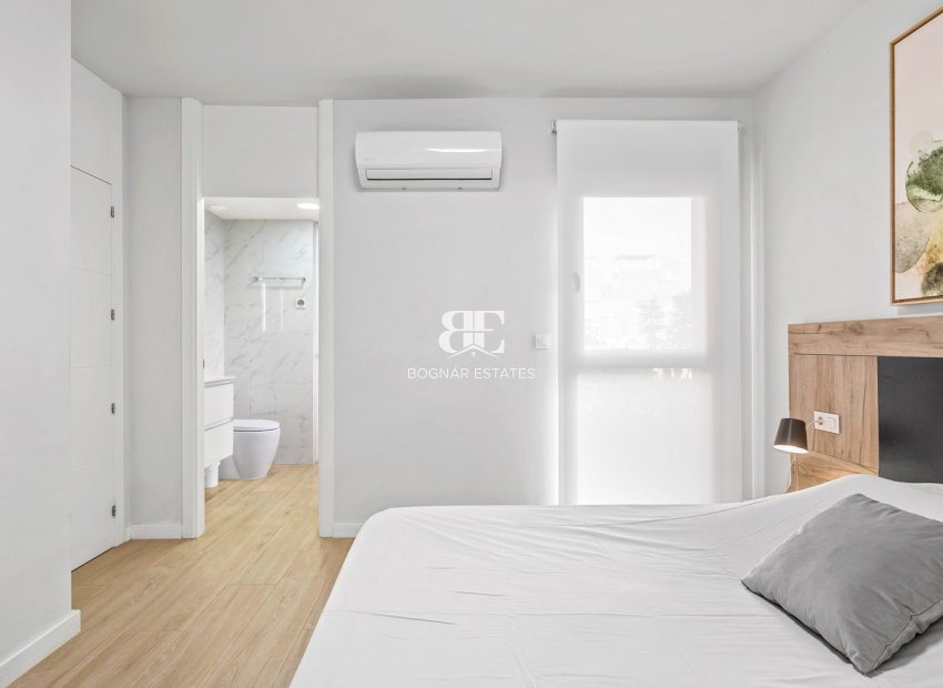 Resale - apartment -
Orihuela Costa - Villamartín