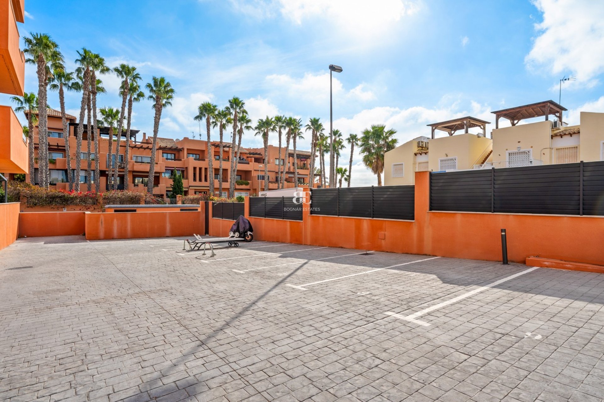 Resale - apartment -
Orihuela Costa - Villamartín