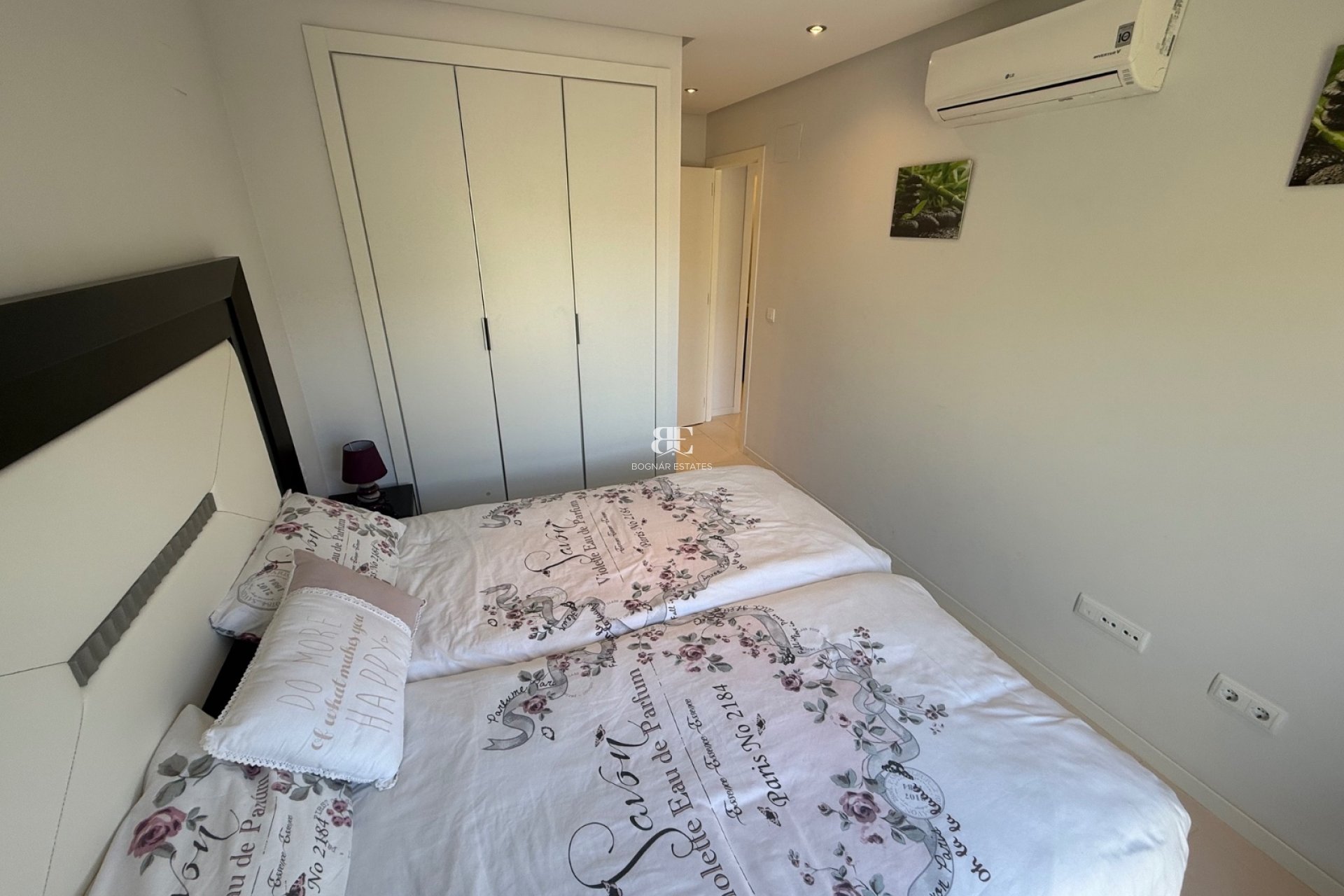 Resale - apartment -
Orihuela Costa - Villamartín