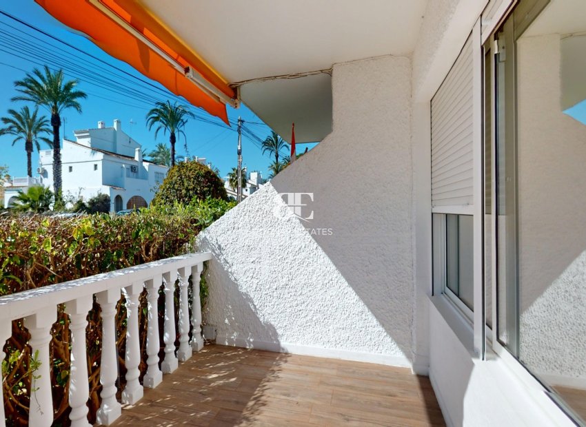 Resale - apartment -
Orihuela Costa - Villamartín