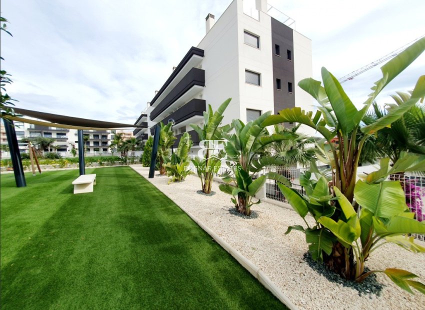 Resale - apartment -
Orihuela Costa - Villamartín