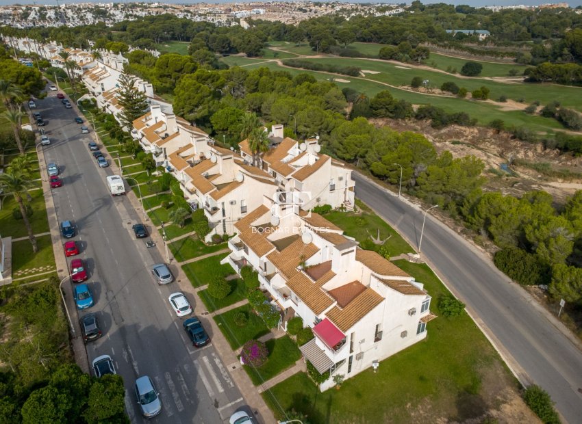 Resale - apartment -
Orihuela Costa - Villamartín