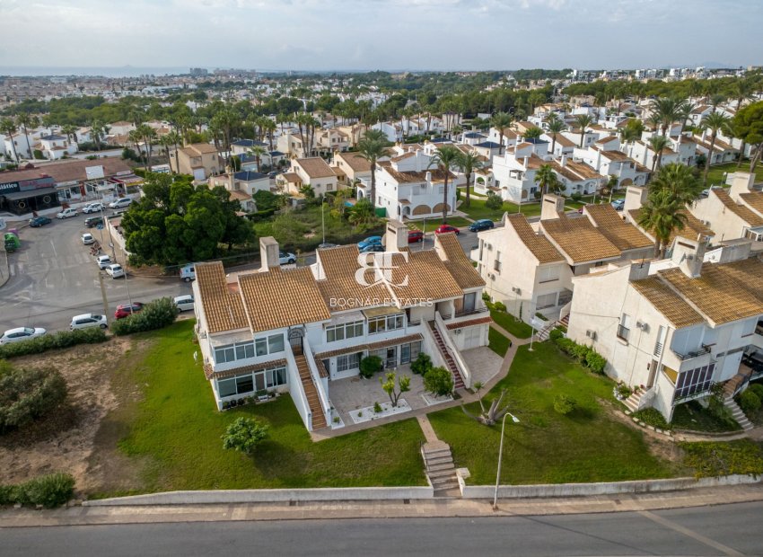 Resale - apartment -
Orihuela Costa - Villamartín