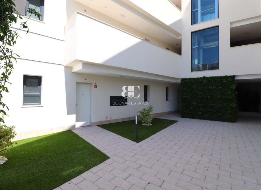 Resale - apartment -
Orihuela Costa - Villamartín