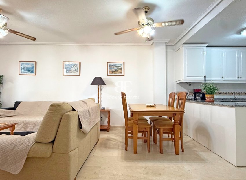 Resale - apartment -
Orihuela Costa - Villamartín