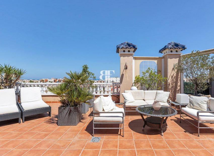 Resale - apartment -
Orihuela Costa - Villamartín
