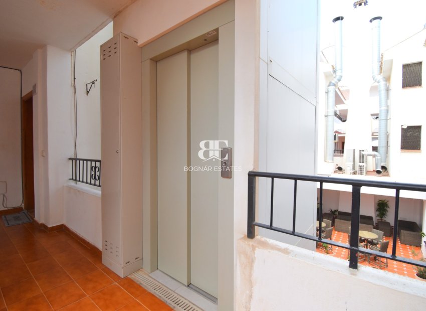Resale - apartment -
Orihuela Costa - Villamartín