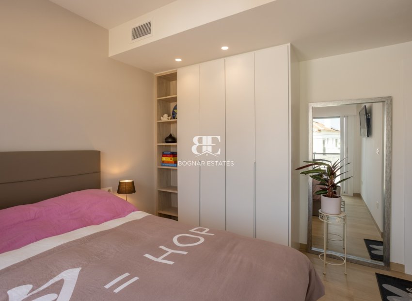 Resale - apartment -
San Miguel de Salinas - Blue Lagoon
