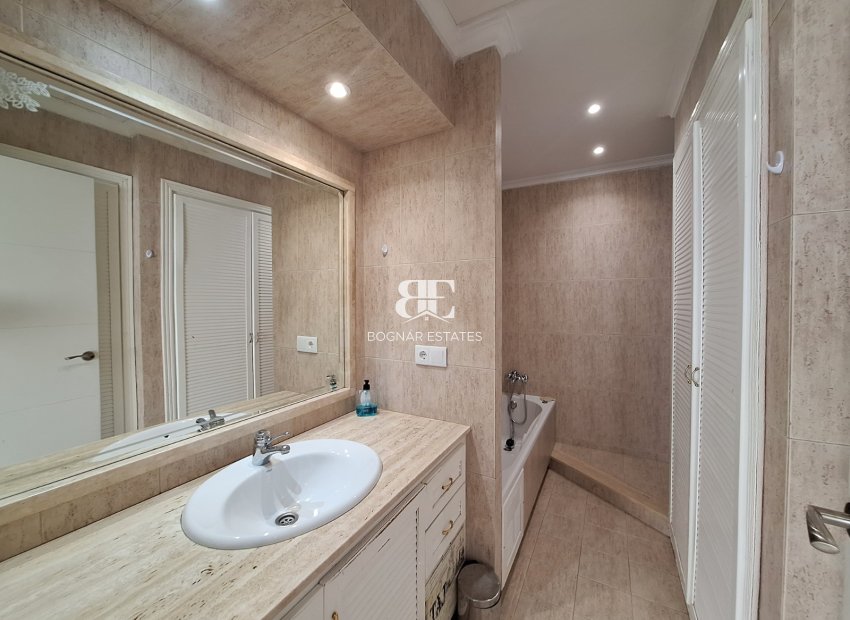 Resale - apartment -
Santa Pola - Center