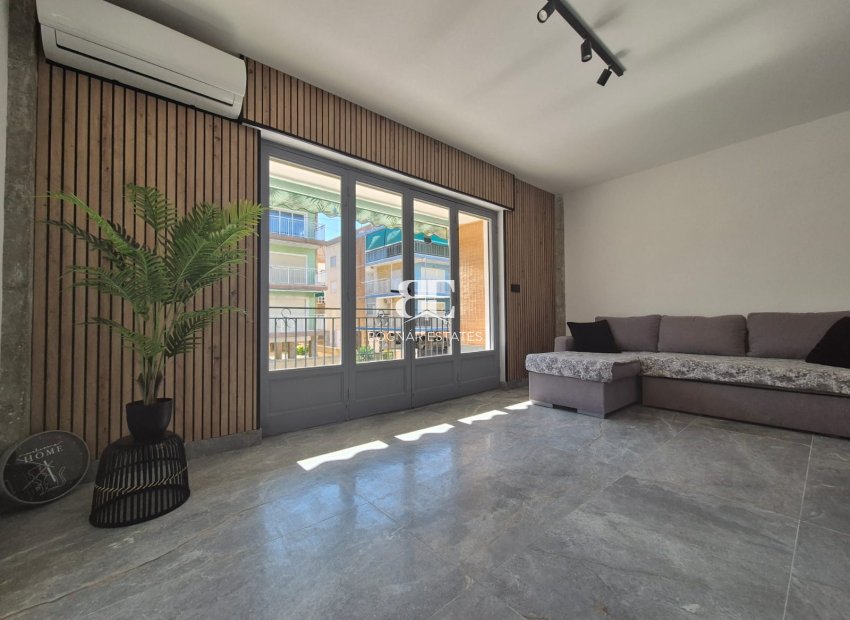 Resale - apartment -
Santa Pola - Gran Playa