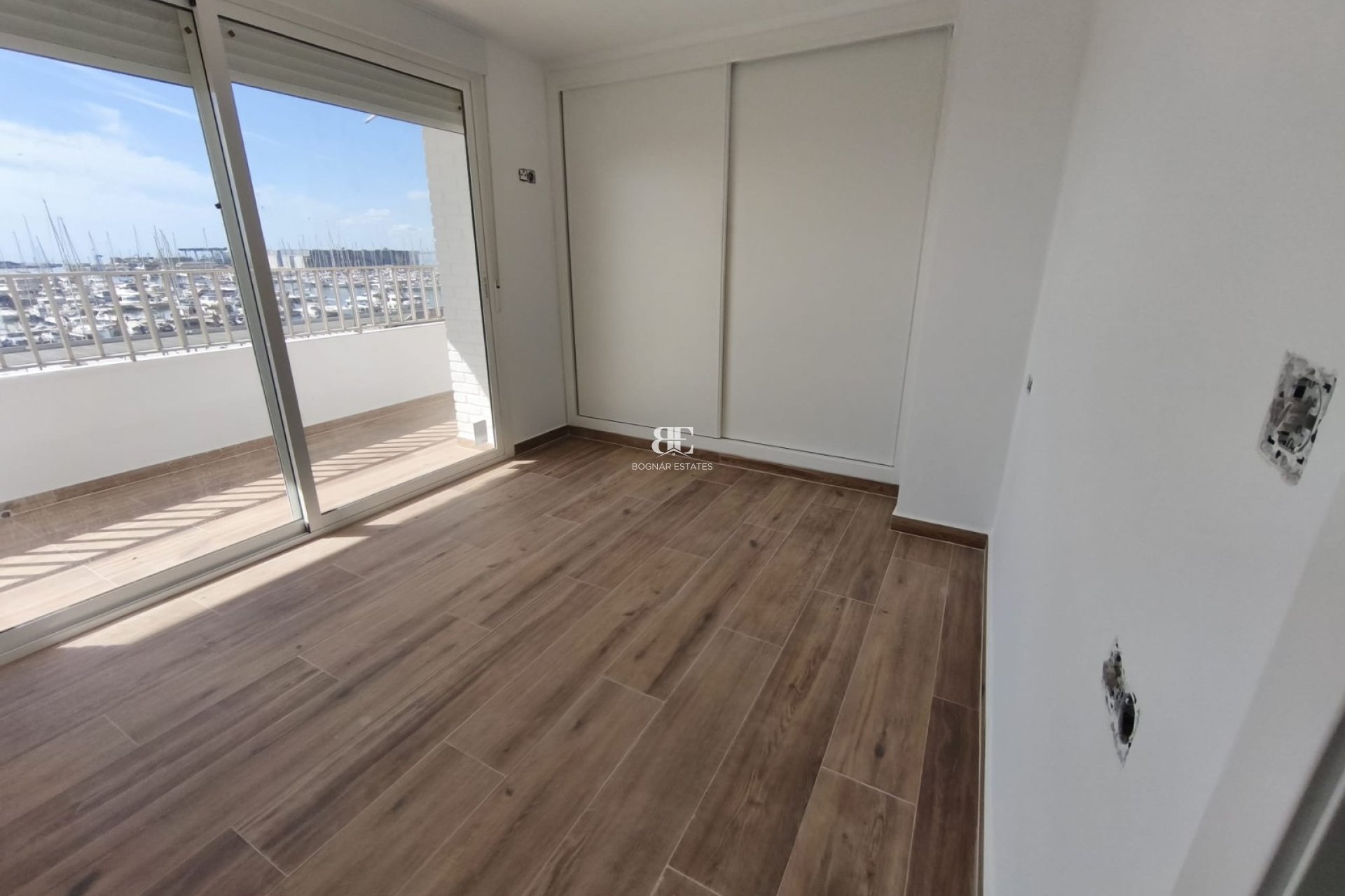 Resale - apartment -
Santa Pola - Puerto