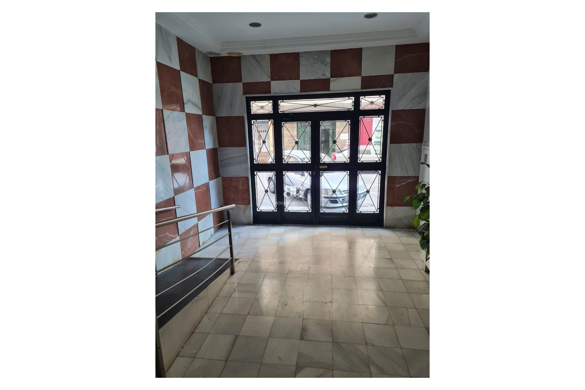 Resale - apartment -
Santa Pola - Puerto