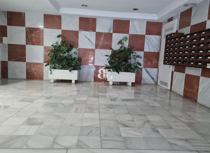 Resale - apartment -
Santa Pola - Puerto