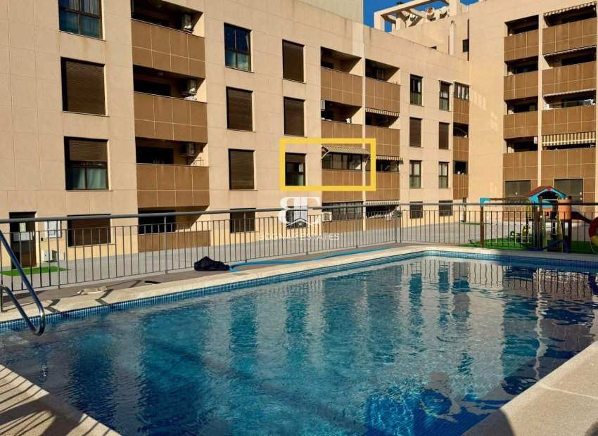 Resale - apartment -
Torrevieja - Center
