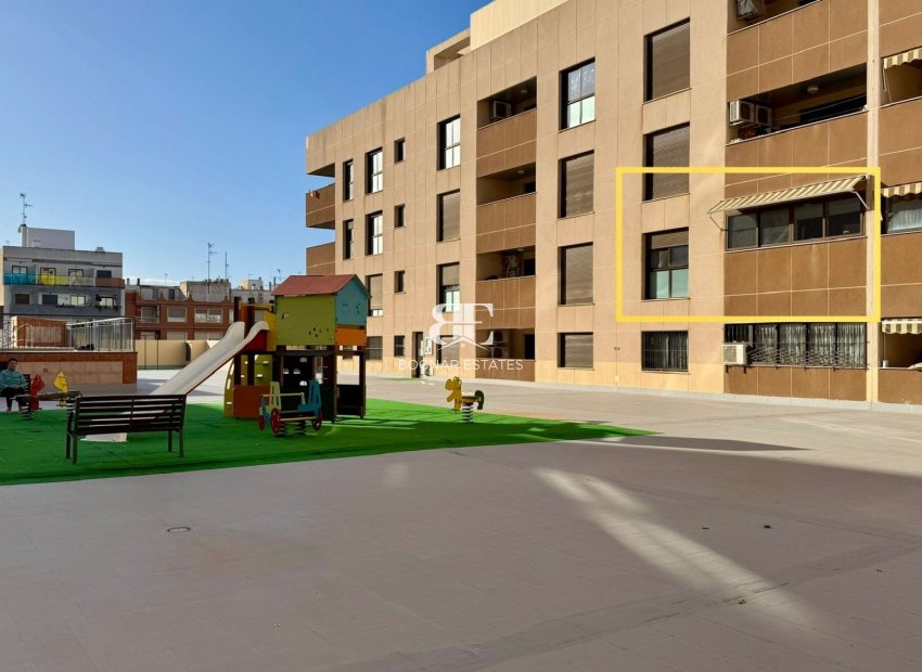 Resale - apartment -
Torrevieja - Center