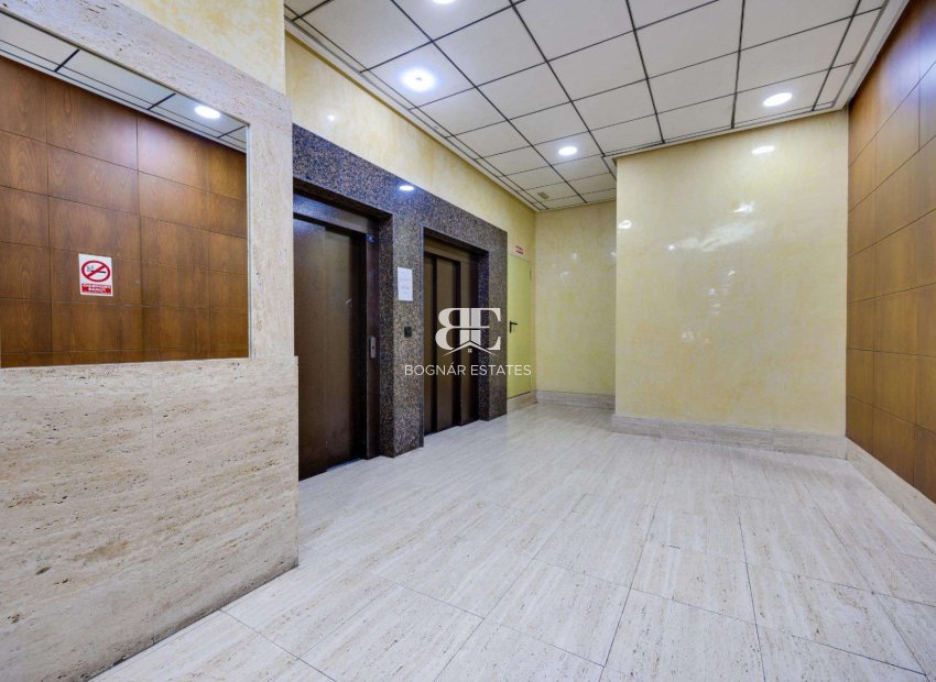 Resale - apartment -
Torrevieja - Center