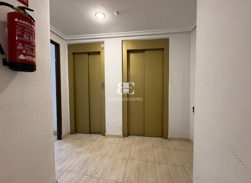 Resale - apartment -
Torrevieja - Center