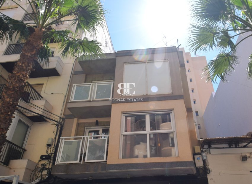 Resale - apartment -
Torrevieja - Center