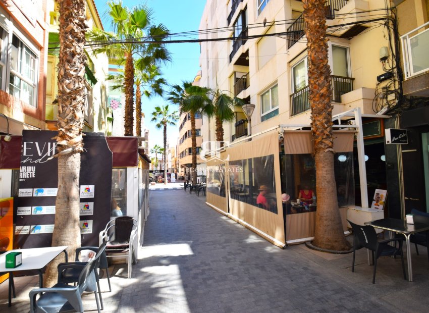 Resale - apartment -
Torrevieja - Center